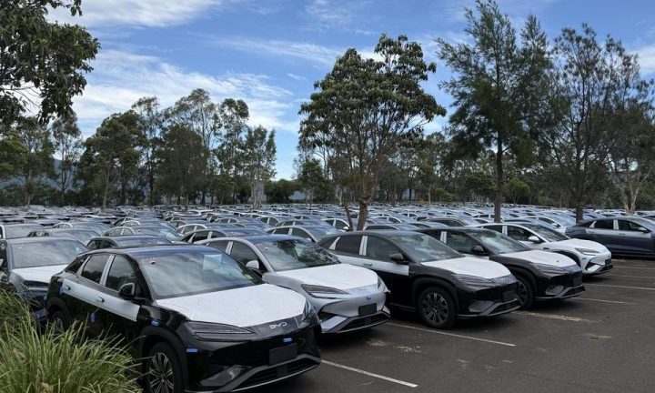 BYD โดนจับได้! เก็บรถกว่า 1,600 คันใน “สวนสนุกน้ำ” ออสเตรเลีย — ปมลักลอบใช้พื้นที่โดยไม่ขออนุญาต