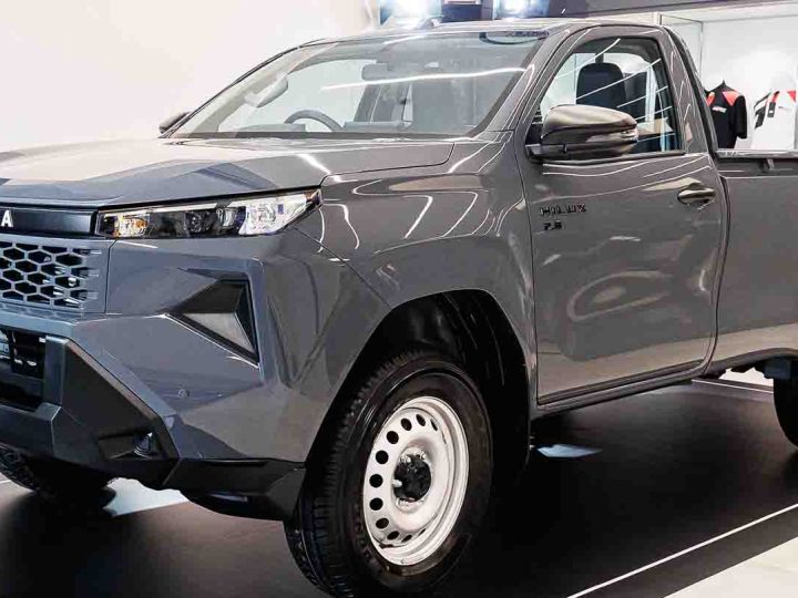 รวมภาพคันจริงภายนอก-ภายในห้องโดยสาร Toyota Hilux TRAVO 4TREK 2025 Standard Cab (ตอนเดียว) ดีเซล 2.8 ราคา 774,00 0- 826,000 บาท