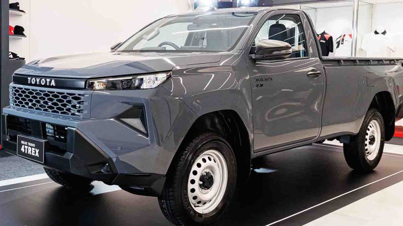 รวมภาพคันจริงภายนอก-ภายในห้องโดยสาร Toyota Hilux TRAVO 4TREK 2025 Standard Cab (ตอนเดียว) ดีเซล 2.8 ราคา 774,00 0- 826,000 บาท
