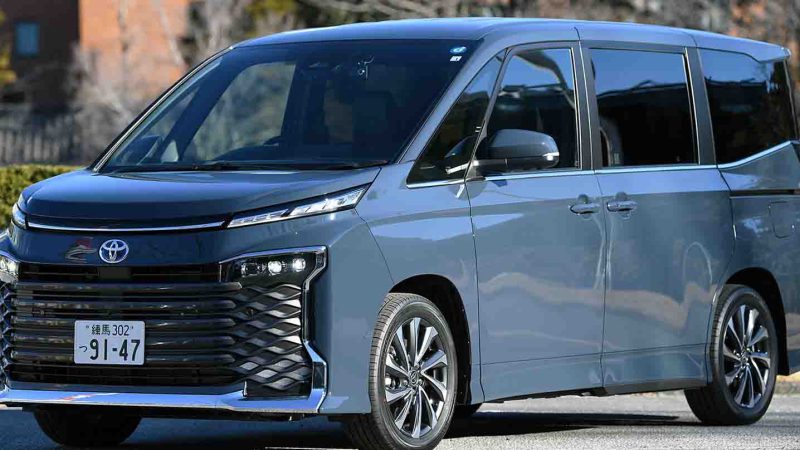 รวมภาพคันจริง TOYOTA VOXY / Noah ในญี่ปุ่น ราคา 658,000 – 774,000 บาท ประหยัดกว่า 23.4 กม./ลิตร WLTC