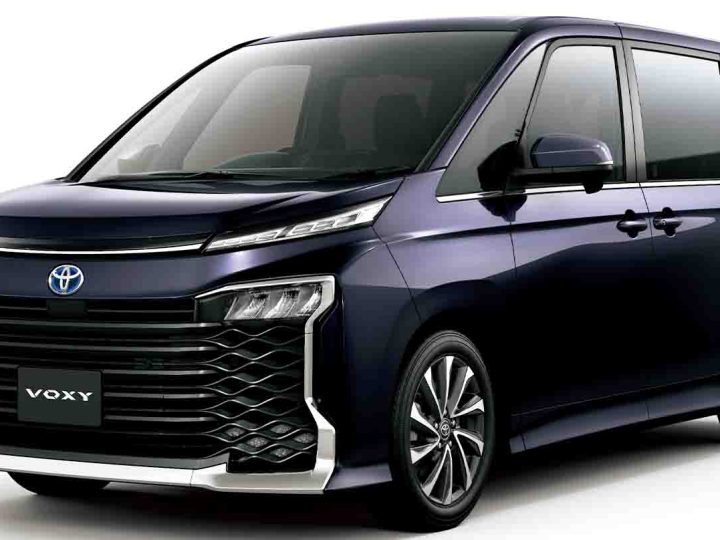 ราคาในญี่ปุ่น 752,000 บาท TOYOTA VOXY เบนซิน 1.8 ลิตร Hybrid 23.4 กม./ลิตร WLTC