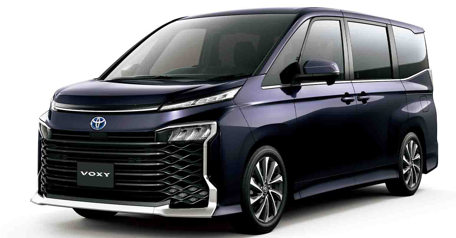 ราคาในญี่ปุ่น 752,000 บาท TOYOTA VOXY เบนซิน 1.8 ลิตร Hybrid 23.4 กม./ลิตร WLTC