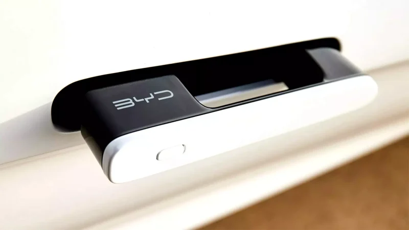 จีนแบน “มือจับประตูไฟฟ้าแบบเรียบซ่อน” เริ่มปี 2027 จุดเปลี่ยนดีไซน์ EV จากความล้ำ สู่ความปลอดภัย