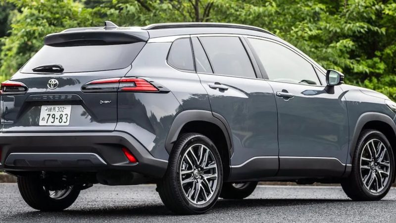 ประหยัด 26.4 กม./ลิตร WLTC ในญี่ปุ่น : TOYOTA COROLLA CROSS 1.8 HEV E-Four ราคา 545,000 บาท