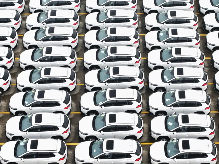 รถไฟฟ้าปี 2026 อาจไม่ถูกอีกต่อไป หลังแบตเตอรี่ LFP ขาดตลาด ดันราคาเพิ่ม 15% ในจีน