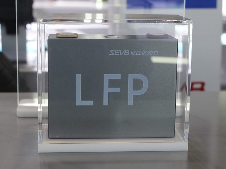 ผู้ผลิตลิเทียมจีนเตรียมปรับขึ้นราคา LFP เริ่ม 1 มกราคม 2026 ต้นทุนแบตเตอรี่ EV มีแนวโน้มขยับขึ้น