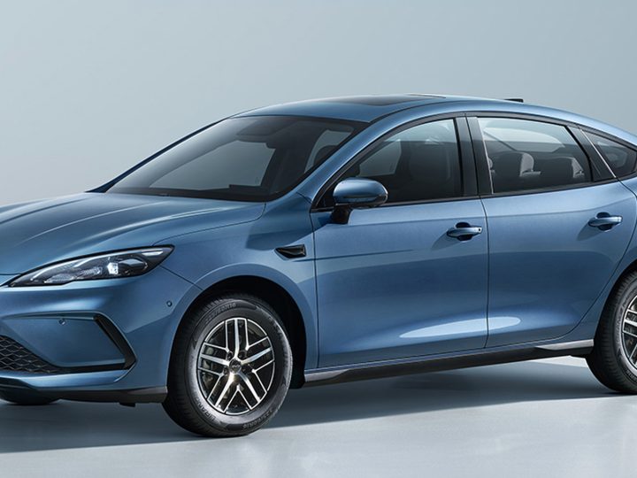 ราคา 359,000 – 450,000 บาทในจีน BYD Seal 05 DM-i รุ่นปี 2026 วิ่งได้ไกล 210 กม. ประหยัด 35.8 กม./ลิตร NEDC