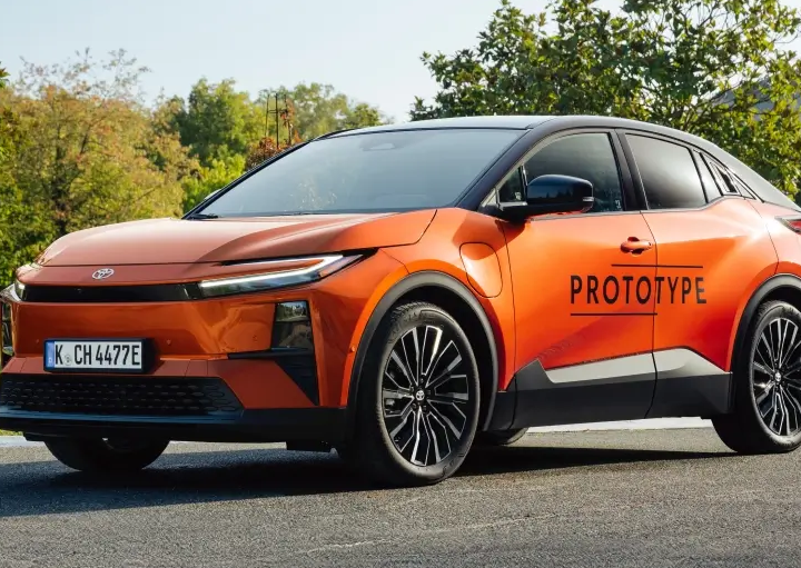 รวมภาพคันจริงในยุโรป! TOYOTA C-HR+ ไฟฟ้าใหม่ 608 กม./ชาร์จ WLTP ราคา 1.44 – 1.77 ล้านบาท