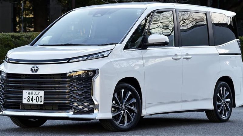 รวมภาพคันจริงในญี่ปุ่น! TOYOTA VOXY / Noah ราคาเริ่ม 649,000 บาท 23.4 กม./ลิตร WLTC
