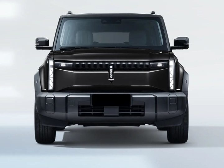 ลดราคากว่า 250,000 บาท  JAECOO 6 EV : 799,000 – 999,000 บาท 2WD/4WD 2026