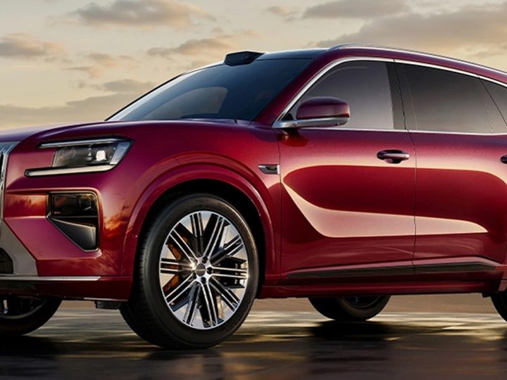 เปิดภาพจริง ZEEKR 8X สีแดงไวน์ “Powerful Elegance” SUV เรือธง Super Electric Hybrid ยาว 5.1 เมตร