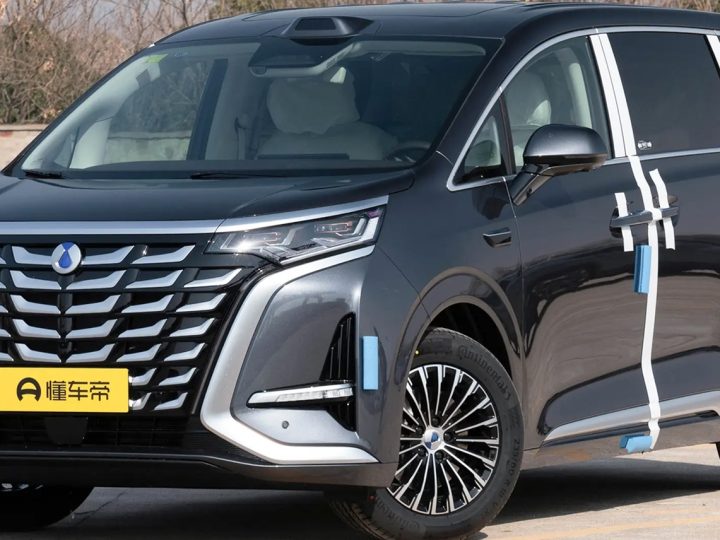 ภาพคันจริงในจีน! DENZA D9 DM-i ปลั๊กอินไฮบริด ใหม่ วิ่งไฟฟ้า 200 กม. ครอบคลุม 1,100 กม./ถังน้ำมัน