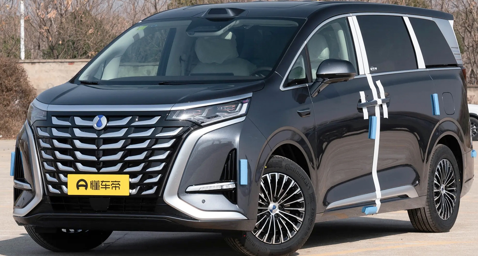 ภาพคันจริงในจีน! DENZA D9 DM-i ปลั๊กอินไฮบริด ใหม่ วิ่งไฟฟ้า 200 กม. ครอบคลุม 1,100 กม./ถังน้ำมัน