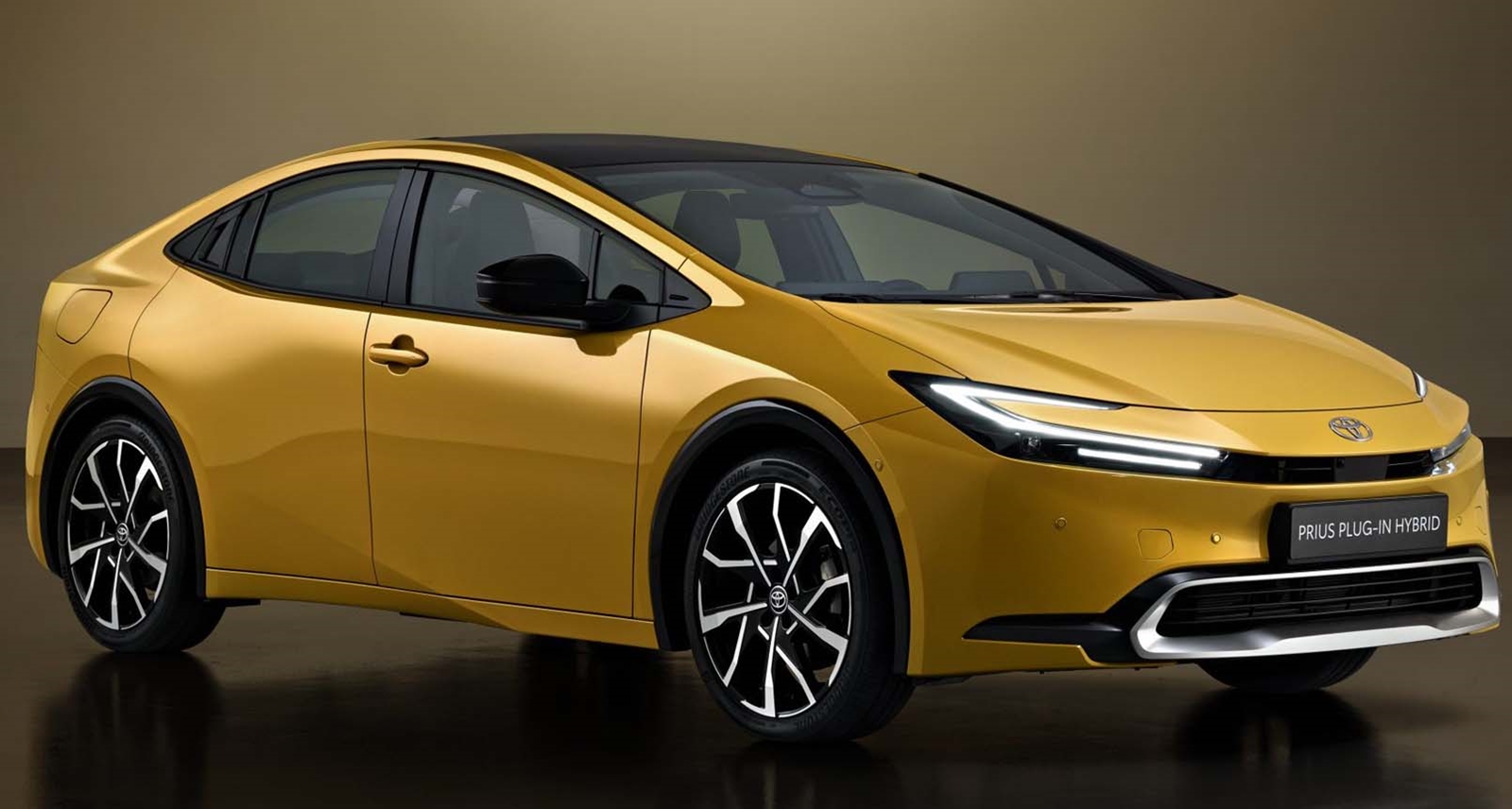 รวมภาพคันจริงในญี่ปุ่น ! TOYOTA PRIUS PHEV G Night Shade 26 กม./ลิตร WLTC ราคา 800,000 บาท วิ่งไฟฟ้า 83 กม. ในญี่ปุ่น