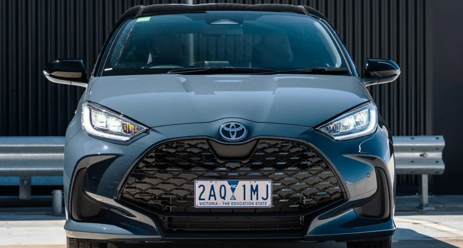 ประหยัดรวม! 36.8 กม./ลิตร WLTC : TOYOTA YARIS ในญี่ปุ่น ราคา 409,000 บาท 1.5L ไฮบริด TNGA-B 2026