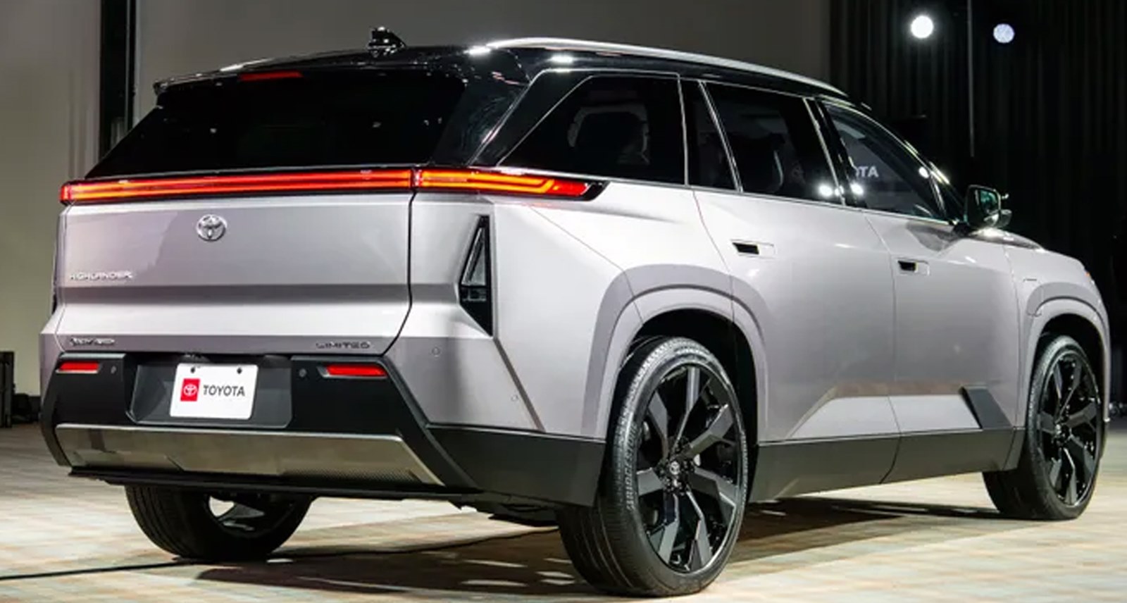 รวมมภาพคันจริง! Toyota Highlander EV 7 ที่นั่ง ในสหรัฐฯ 512 กม./ชาร์จ EPA