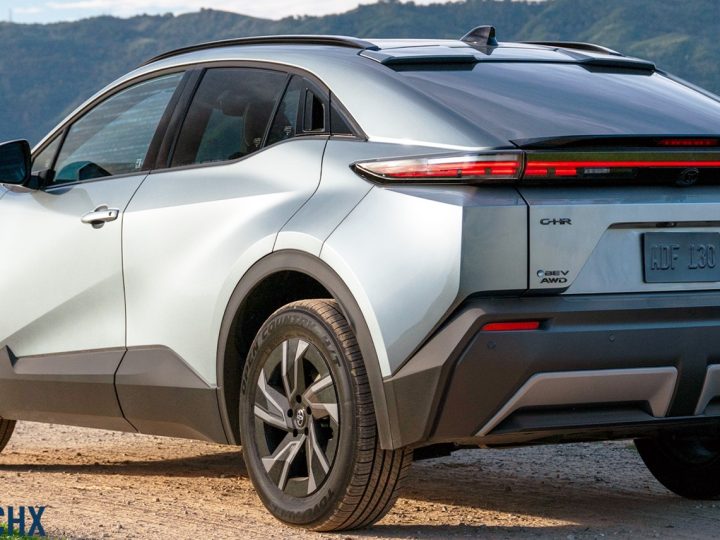 เปิดราคา 1.15 ล้านบาทในสหรัฐฯ TOYOTA C-HR EV AWD 459 กม./ชาร์จ EPA 338 แรงม้า
