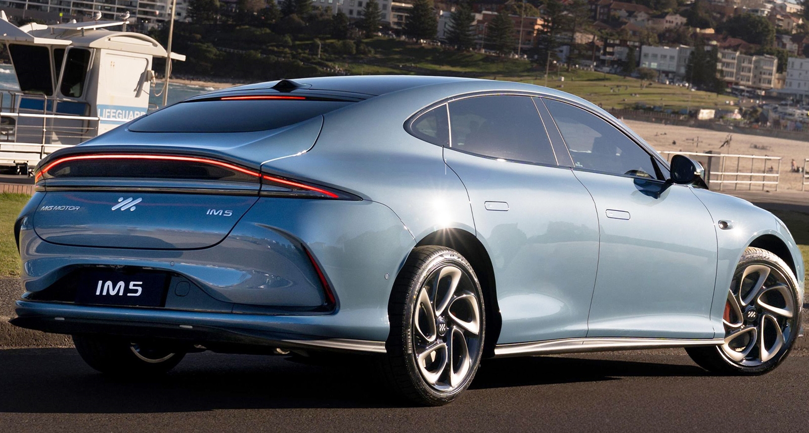 รวมภาพคันจริง พวงมาลัยขวา ก่อนขายไทยมีนาคมนี้ MG IM5 ซีดานไฟฟ้าพรีเมียม 550 – 755 กม./ชาร์จ NEDC