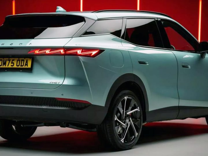 เปิดราคา 1.24-1.33 ล้านบาท ในอังกฤษ Omoda 7 SUV เบนซิน และ ปลั๊กอินไฮบริด ให้เลือก