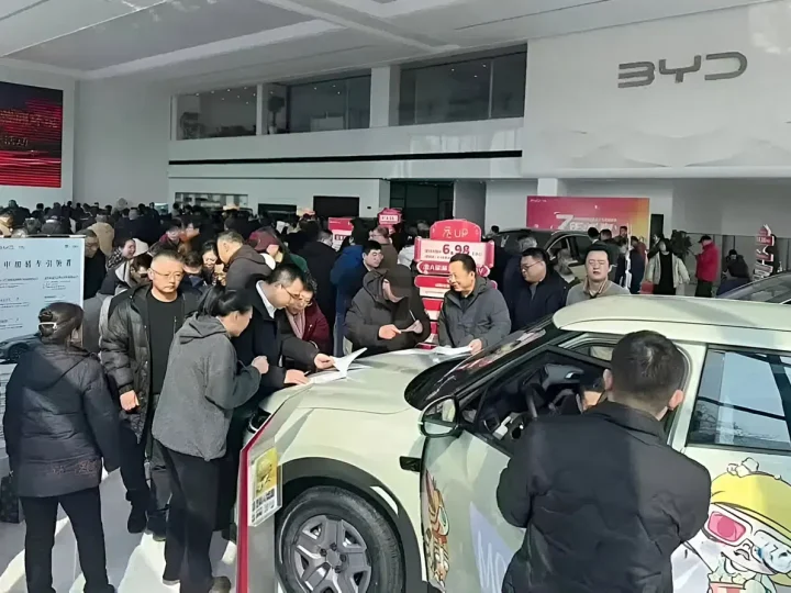 โชว์รูมแตกในจีน หลังจาก BYD เปิดตัว Blade Battery เจน 2 ชาร์จไว ผู้คนสนใจมาก
