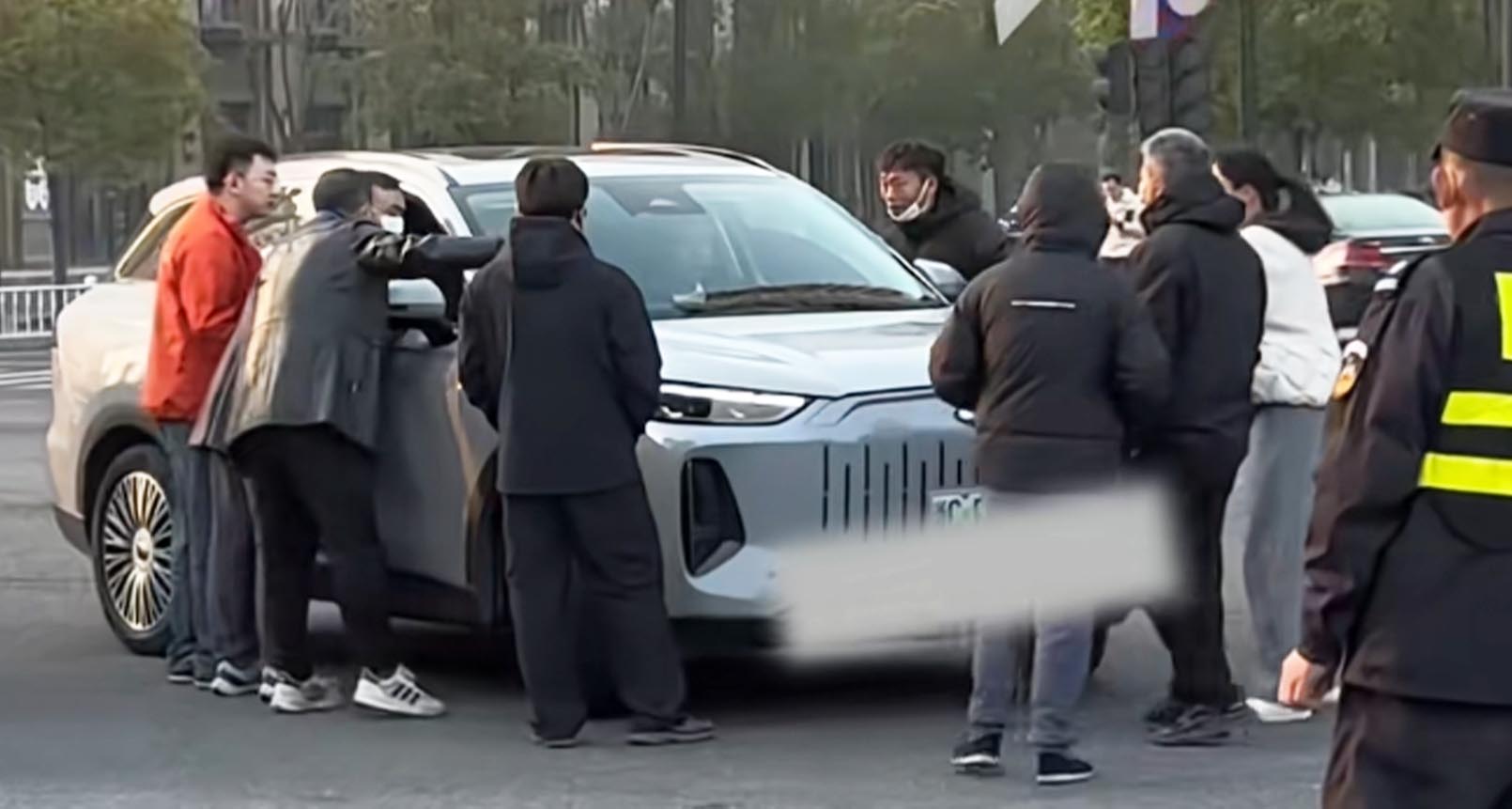 งานจัดแสดงรถยนต์มีปัญหา 315 หางโจว ปี 2026 เดือด! ค่ายรถแห่สกัดทางเข้า หวังเจรจานอกรอบปิดปากลูกค้า