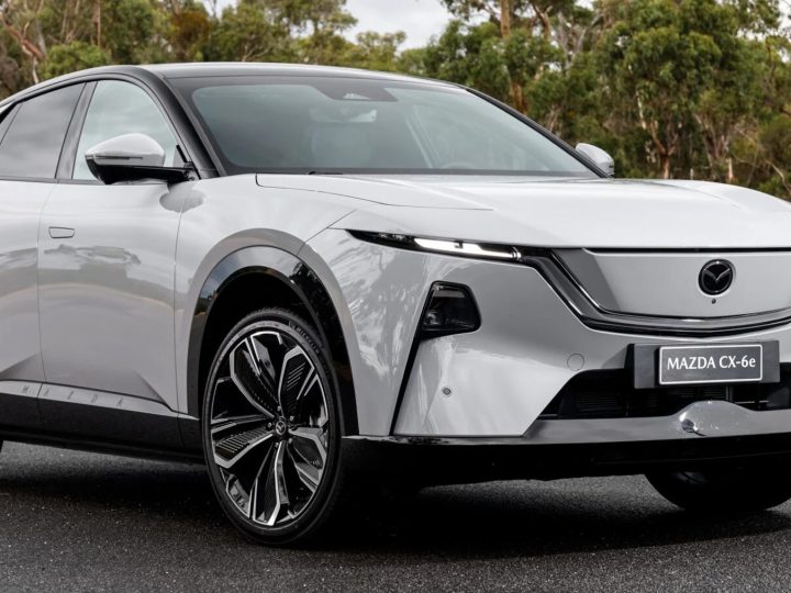 รวมภาพคันจริง! MAZDA CX-6e SUV ไฟฟ้าใหม่ 524 กม./ชาร์จ NEDC ก่อนขายไทยปลายปี! เริ่ม 1.2x ล้านบาท