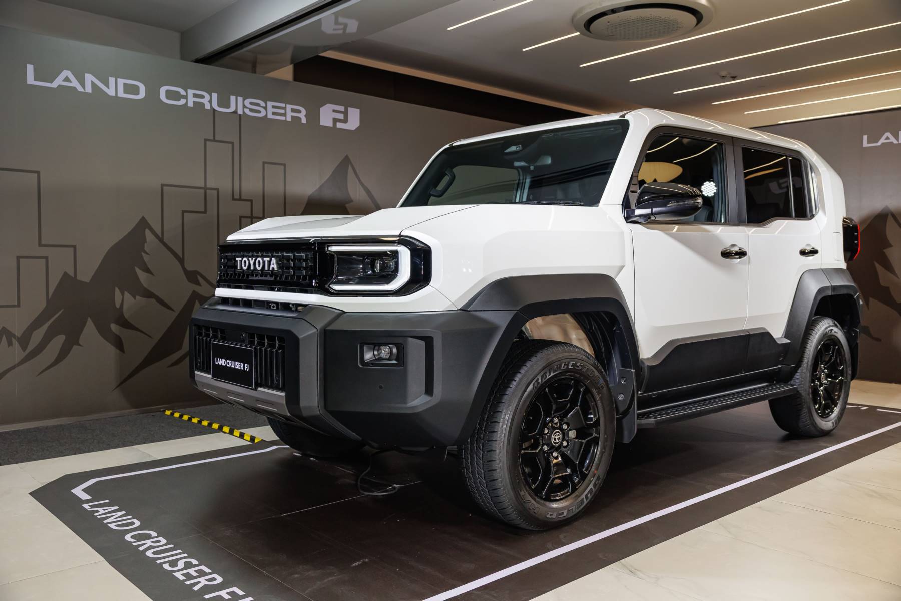 รวมภาพคันจริง! TOYOTA Land Cruiser FJ ราคา 1,269,000 บาท เบนซิน 2.7 4WD โตโยต้า แลนด์ครุยเซอร์ เอฟเจ