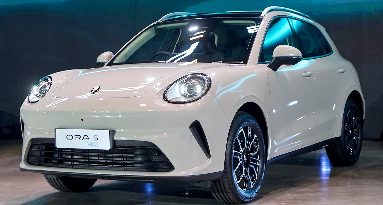 รวมภาพคันจริง GWM ORA 5 HYBRID เบนซินเทอร์โบไฮบริด 1.5 ลิตร 223 แรงม้า วิ่งได้ 1,000 กม./ถังน้ำมัน พร้อมไฟฟ้าล้วน BEV วิ่งได้ 520 กม./ชาร์จ NEDC