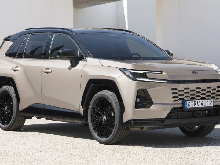 All-new Toyota RAV4 (Gen 6) การกลับมาของ SUV ไอคอนิก พร้อมเทคโนโลยี Arene OS และขุมพลัง PHEV วิ่งไกล 137 กม. WTLP ในยุโรป