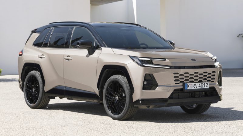 All-new Toyota RAV4 (Gen 6) การกลับมาของ SUV ไอคอนิก พร้อมเทคโนโลยี Arene OS และขุมพลัง PHEV วิ่งไกล 137 กม. WTLP ในยุโรป