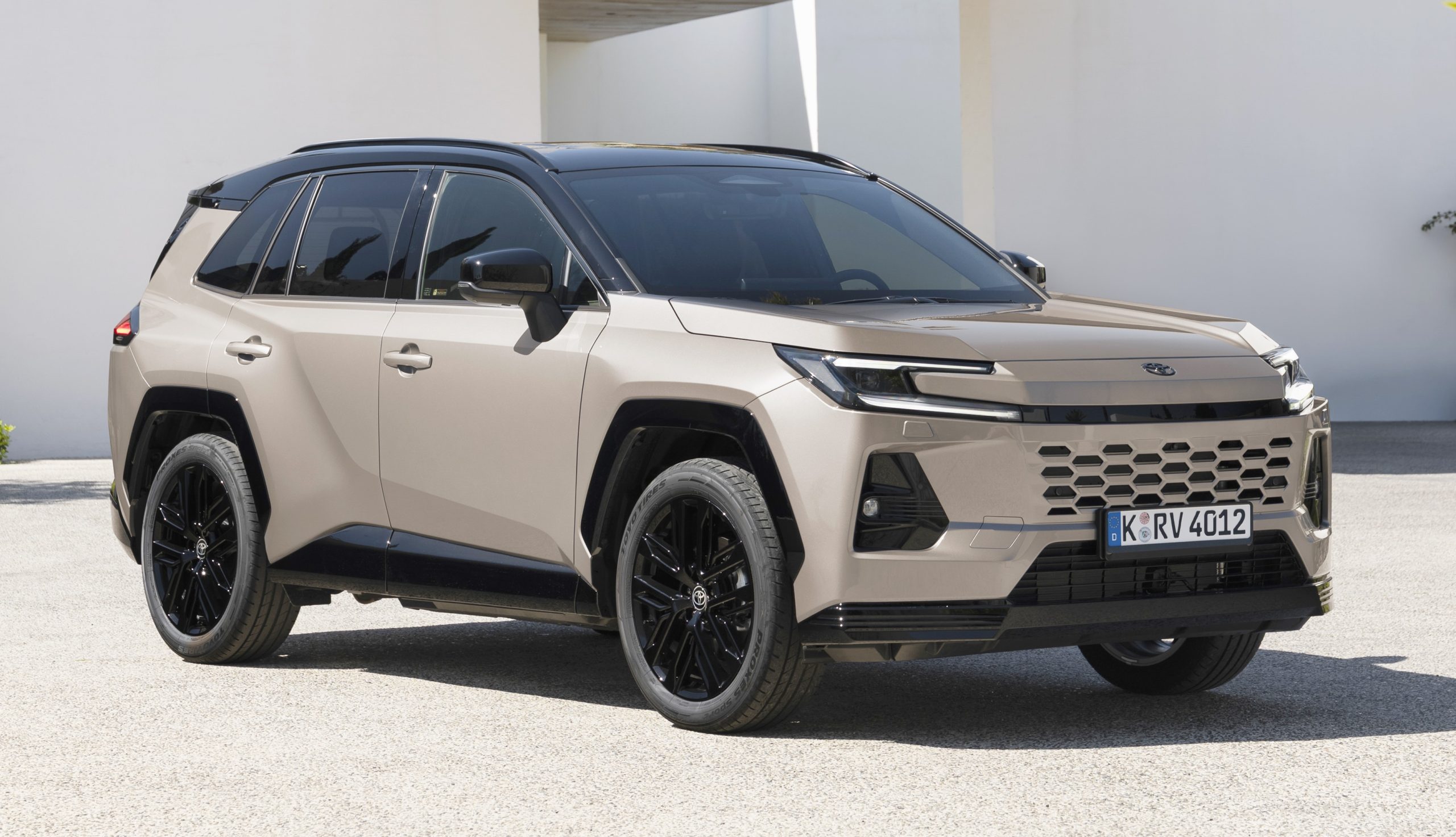 All-new Toyota RAV4 (Gen 6) การกลับมาของ SUV ไอคอนิก พร้อมเทคโนโลยี Arene OS และขุมพลัง PHEV วิ่งไกล 137 กม. WTLP ในยุโรป