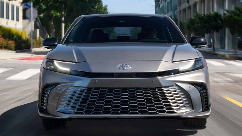 เจาะลึกยอดขาย Toyota สหรัฐฯ มีนาคม 2026 ยอดรวมชะลอตัว แต่รถกลุ่มไฮบริด-EV กวาดสัดส่วนเกินครึ่ง! CAMRY ขึ้นนำ