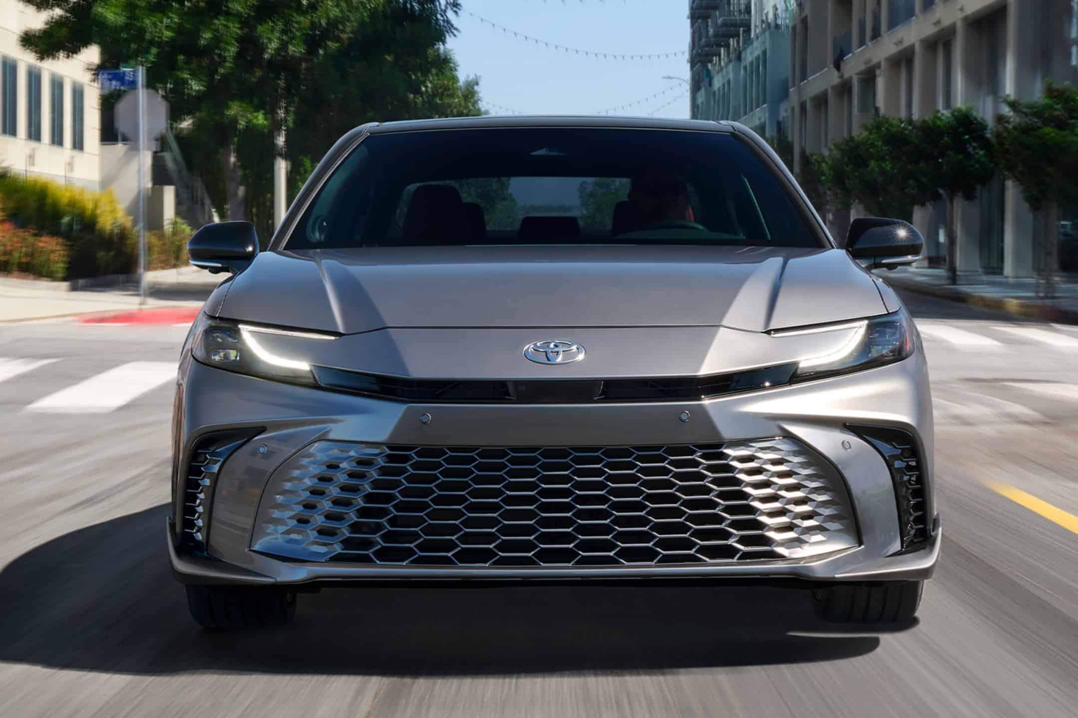 เจาะลึกยอดขาย Toyota สหรัฐฯ มีนาคม 2026 ยอดรวมชะลอตัว แต่รถกลุ่มไฮบริด-EV กวาดสัดส่วนเกินครึ่ง! CAMRY ขึ้นนำ