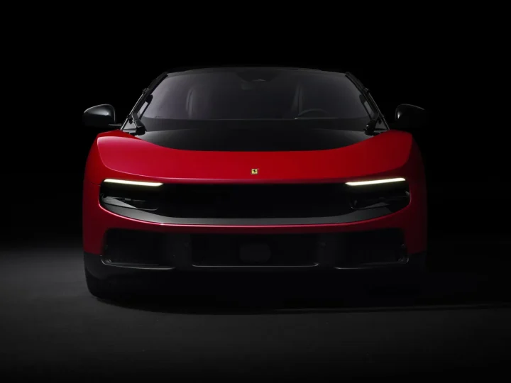 Ferrari Luce “ลูซรุ่นใหม่นั้นน่าเกลียดมาก ขนาดคนจีนยังไม่กล้าลอกเลียนแบบเลย” ลูกา ดิ มอนเตเซโมโล อดีตซีอีโอ ของเฟอร์รารีกล่าวว่า