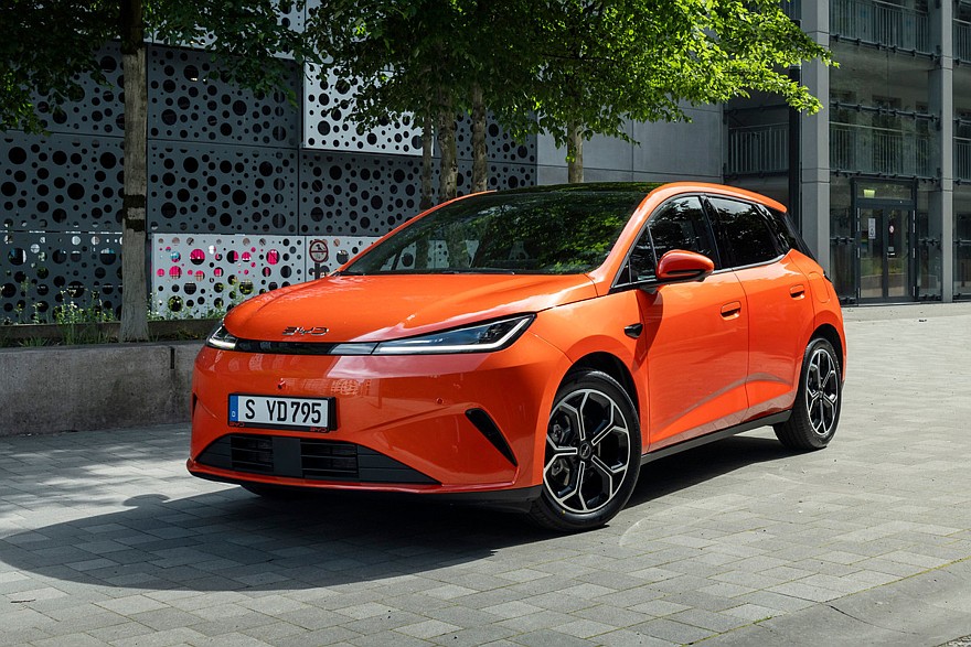 เปิดตัวในยุโรป BYD DOLPHIN G PHEV ปลั๊กอินไฮบริดใหม่ วิ่งไฟฟ้า 105 กม. WLTP ครอบคลุมการวิ่ง 1,040 กม./ถังน้ำมัน