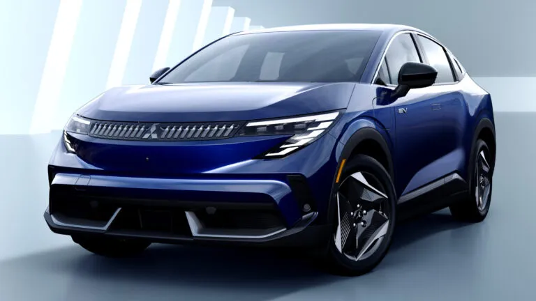Mitsubishi Eclipse Sportback EV วิ่งได้ 488 กม./ชาร์จ EPA อีกร่าง NISSAN LEAF