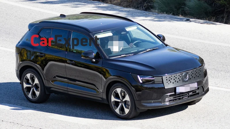 เผยภาพ Spyshot! ในสเปน Volvo XC40 เตรียมปรับโฉมใหม่ คาดเปิดตัวปี 2027 