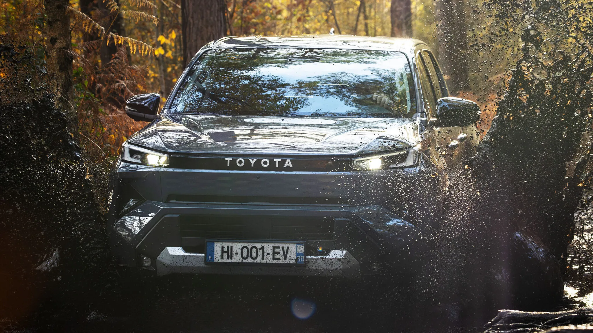 TOYOTA ยังไม่รีบทำ Hilux PHEV เหตุห่วง “น้ำหนักเพิ่ม” กระทบความสามารถลากจูงและบรรทุก
