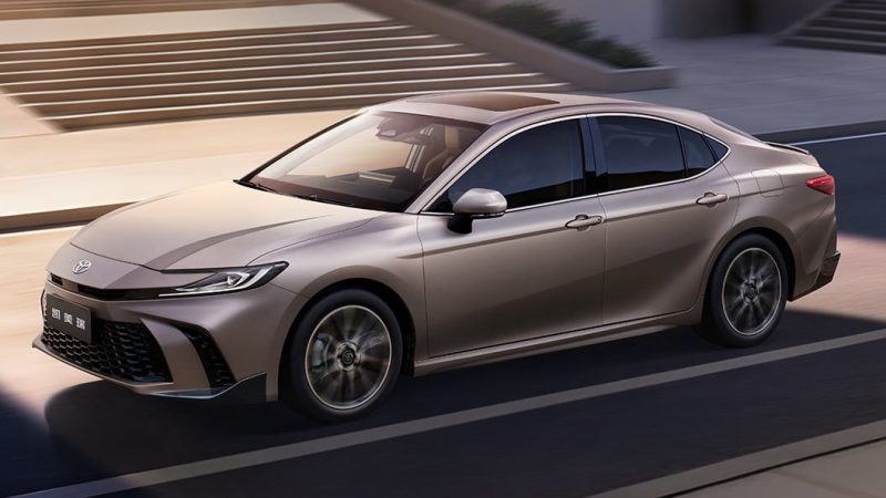 เปิดตัวในจีน Toyota Camry 2027 HEV เริ่ม 873,000 บาท ปรับปรุงภายในใหม่