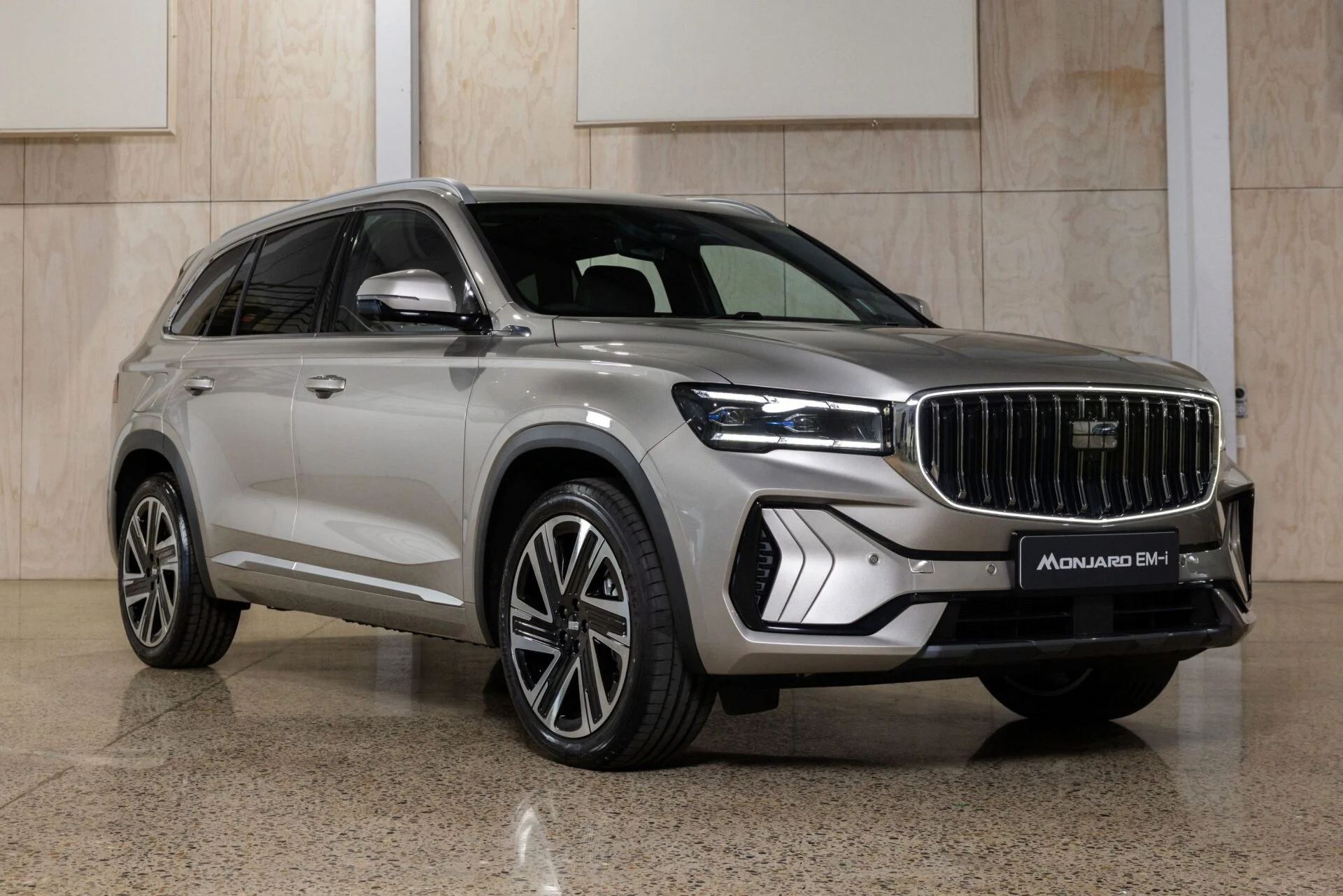 GEELY Monjaro EM-i เจาะรายละเอียด SUV ปลั๊กอินไฮบริด แบตเตอรี่สูงสุด 40 kWh วิ่งไฟฟ้า 170 กม. WLTP เตรียมบุกออสเตรเลียปี 2027