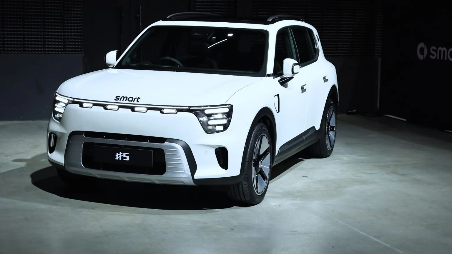 Smart #5 Premium SUV ราคา 1,749,000 บาท ไฟฟ้า 363 แรงม้า แบตเตอรี่ 100 kWh วิ่งไกล 590 กม. WLTP ชาร์จเร็ว 400 kW